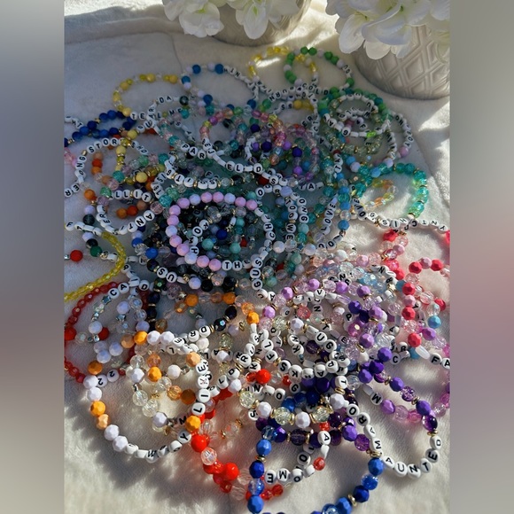 10 Pack - Taylor Swift The Eras Tour Friendship Bracelets Handmade - Picture 3 of 4